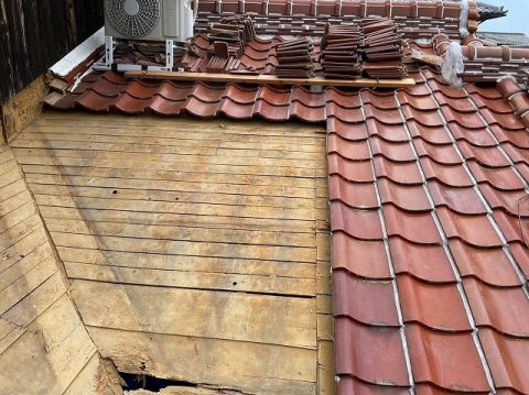 明石市の屋根の雨漏り修理前状況